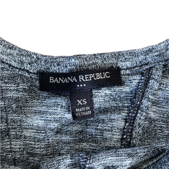 Banana Republic women's Gray Long Sleeved Classic Top w/ back slit detail  sz XS - Picture 5 of 9